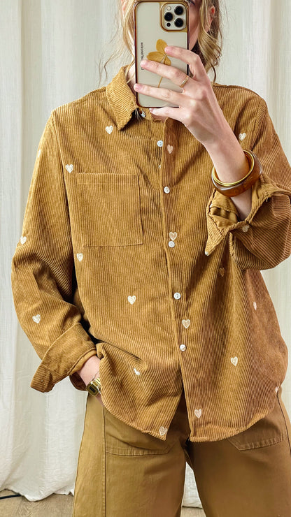 Chemise Cœur – Velours côtelé brodé de petits cœurs