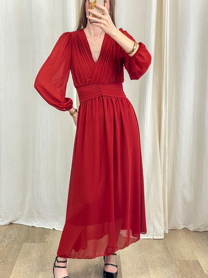 Robe longue rouge en mousseline plissée col V profond manches longues bohème femme cérémonie
