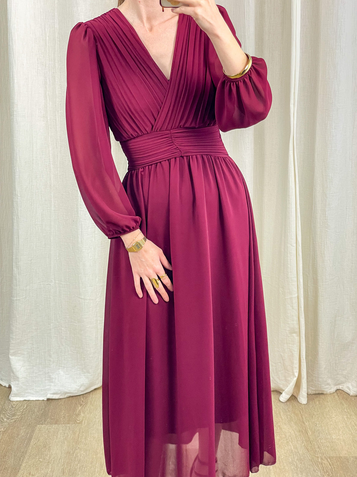 Robe longue cérémonie bordeaux en mousseline plissée manches longues femme tenue habillée élégante