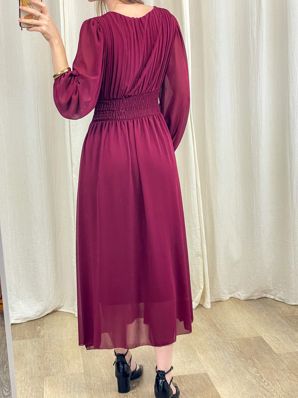 Robe longue de cérémonie bordeaux en mousseline plissée avec manches bouffantes et taille smockée femme
