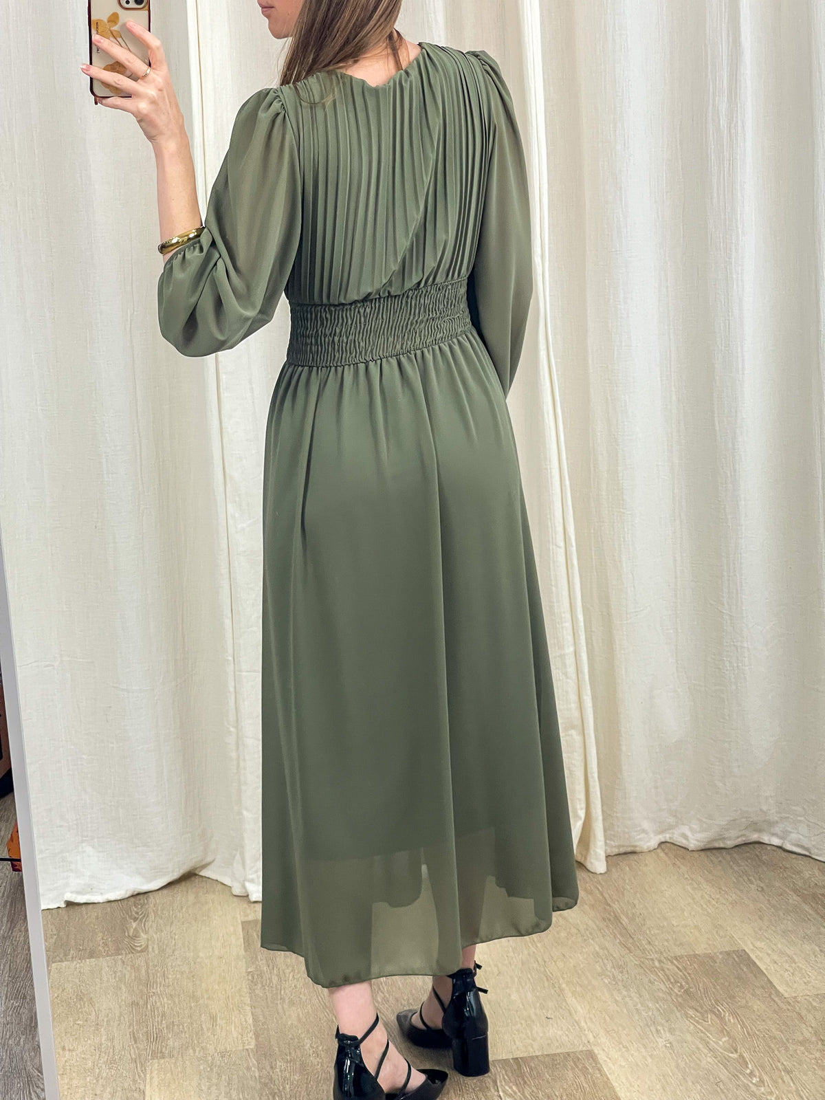 Robe longue habillée mousseline vert kaki manches longues plissées taille smockée cérémonie femme