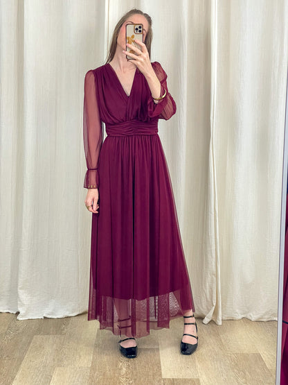 Robe longue cérémonie bordeaux en tulle transparent manches longues col V femme élégante