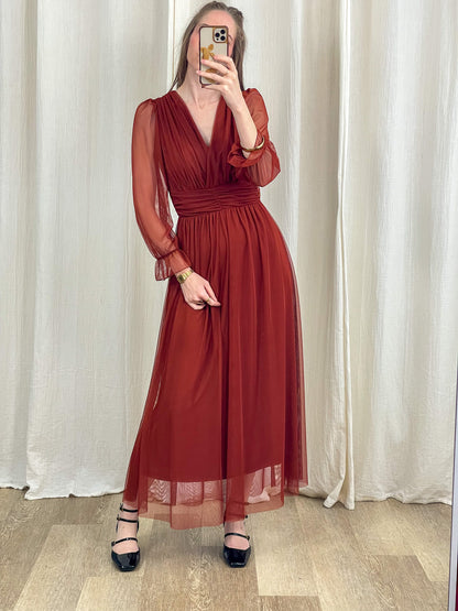 Robe longue de cérémonie en tulle bordeaux avec manches transparentes et décolleté V femme