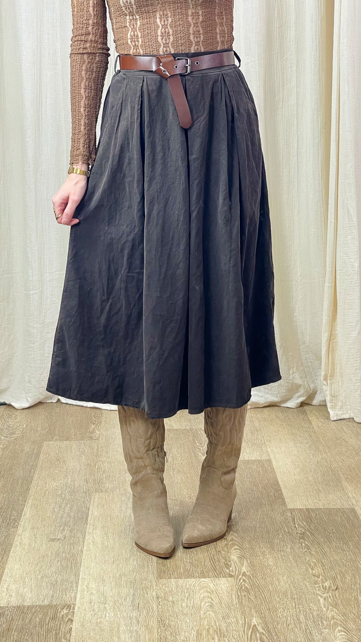 Jupe Zinnia – Jupe midi plissée en velours côtelé