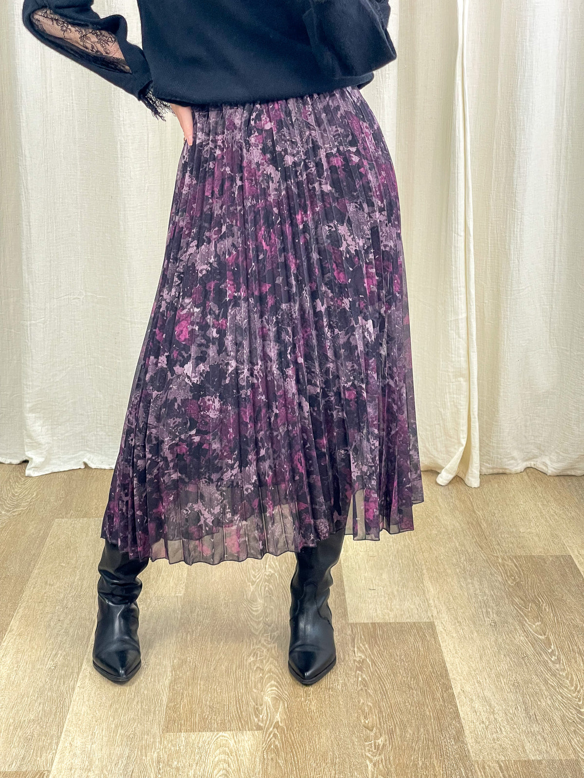 Jupe midi plissée imprimé floral violet et noir femme, style élégant automne hiver