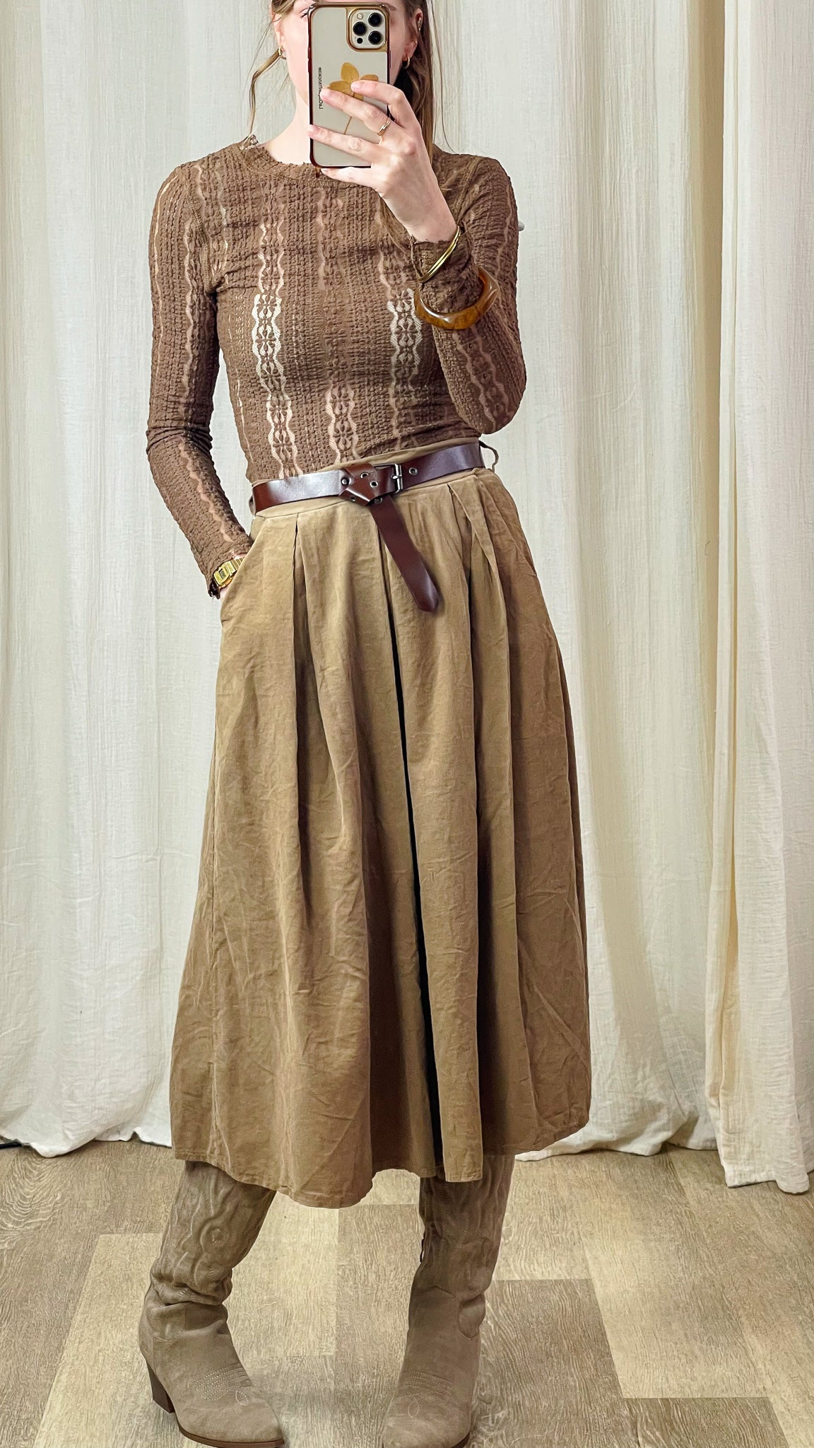 Jupe Zinnia – Jupe midi plissée en velours côtelé