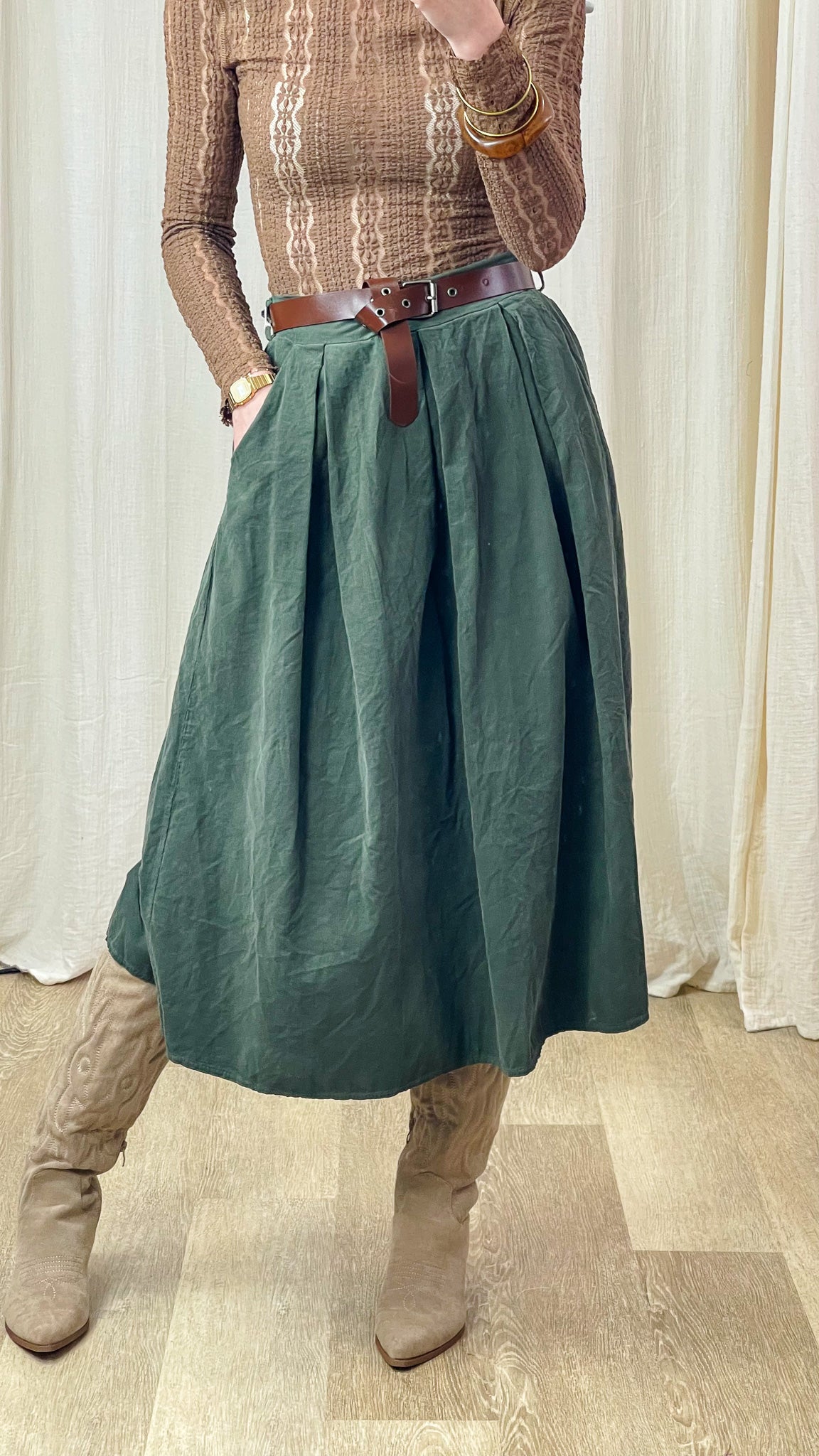 Jupe Zinnia – Jupe midi plissée en velours côtelé