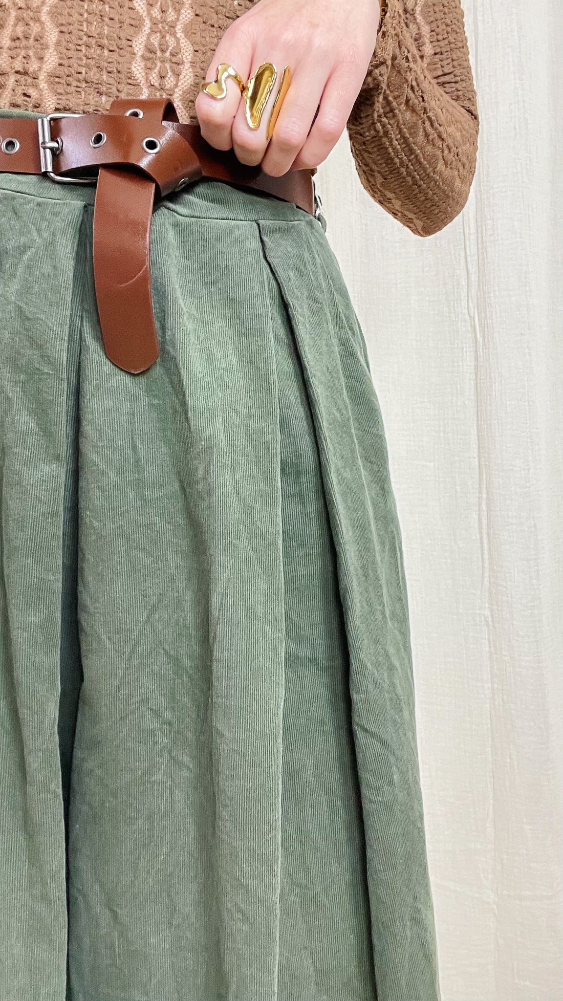 Jupe Zinnia – Jupe midi plissée en velours côtelé