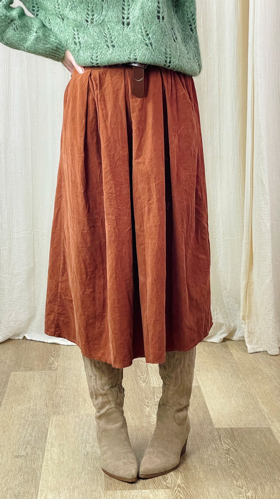 Jupe Zinnia – Jupe midi plissée en velours côtelé