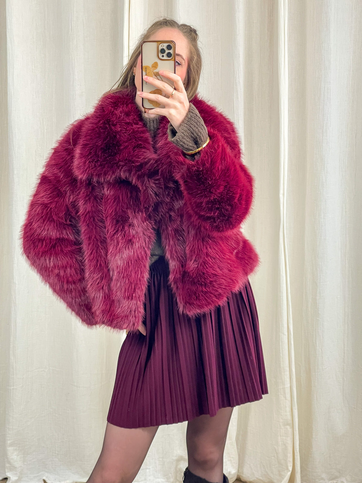 Veste fourrure synthétique bordeaux femme coupe courte oversize style vintage hiver