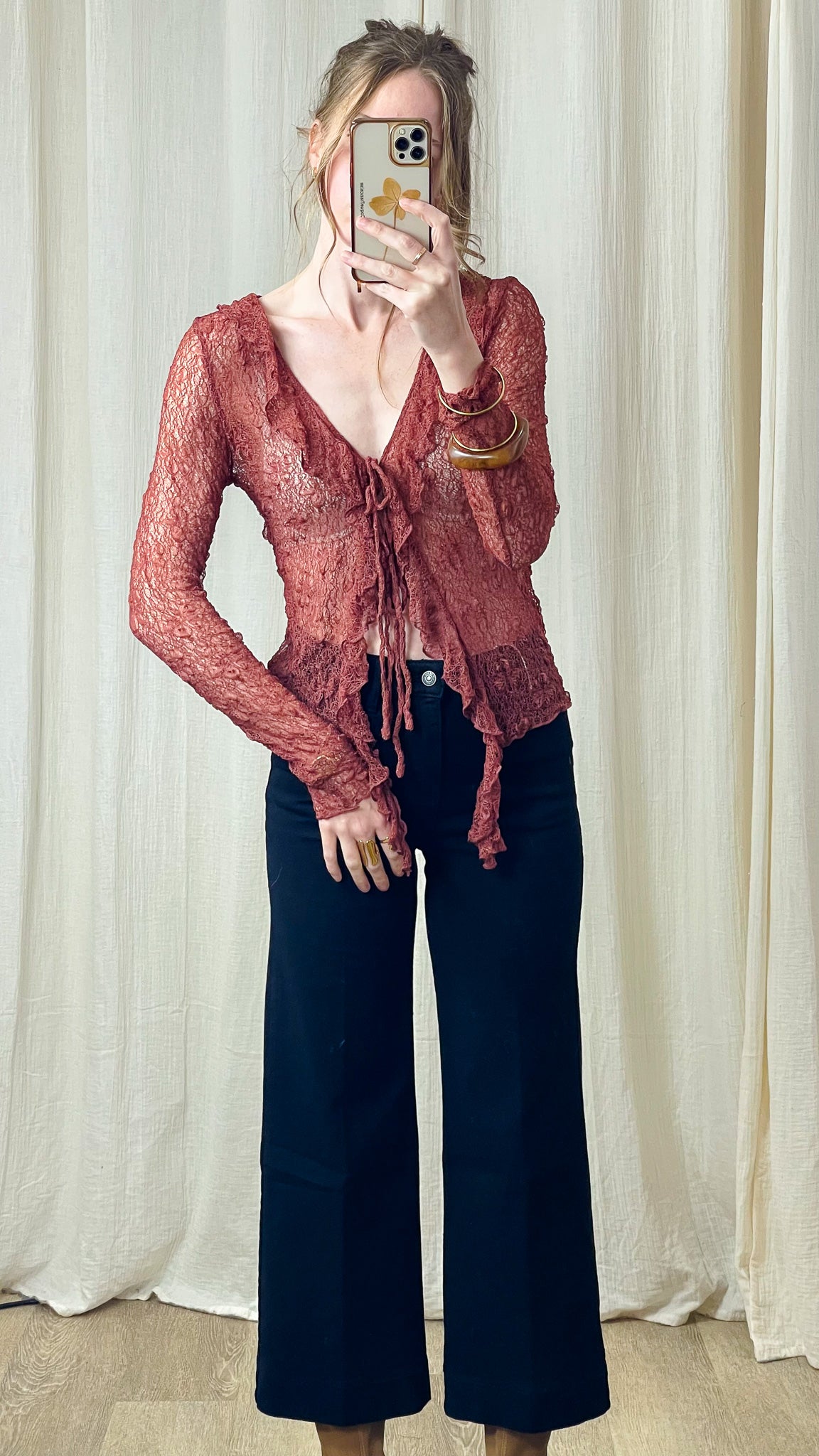 Blouse Mariam – Dentelle ajourée et liens à nouer