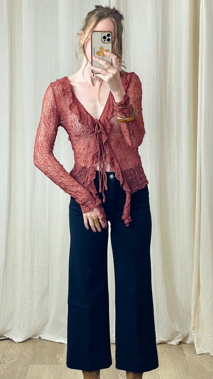 Blouse Mariam – Dentelle ajourée et liens à nouer