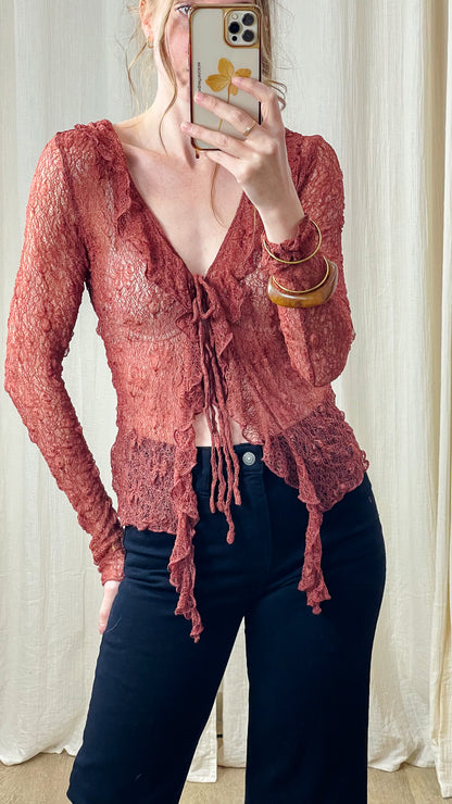 Blouse Mariam – Dentelle ajourée et liens à nouer