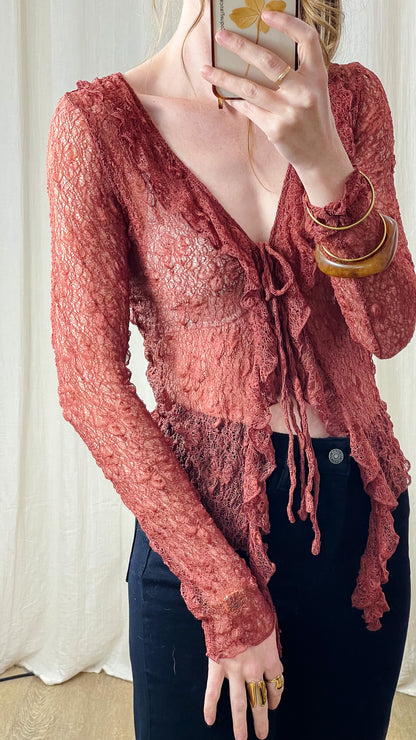 Blouse Mariam – Dentelle ajourée et liens à nouer