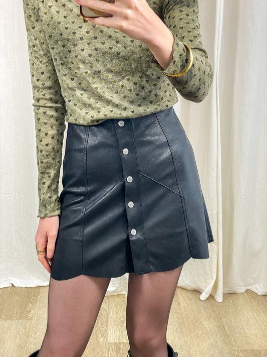 Jupe droite boutonnée simili cuir noir avec boutons-pression argentés et plis latéraux femme tendance