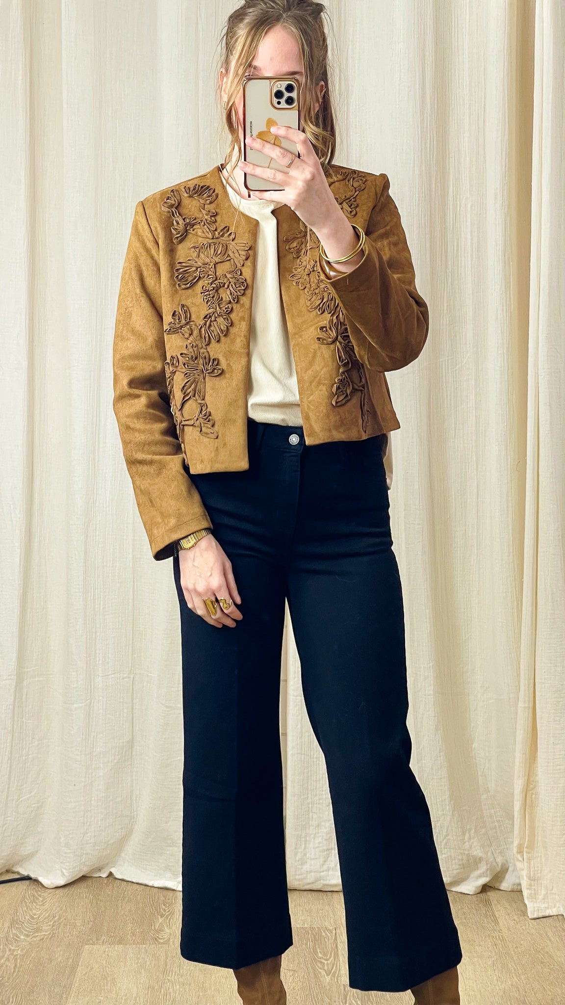 Veste Gabriela – Veste effet daim et broderies florales en relief