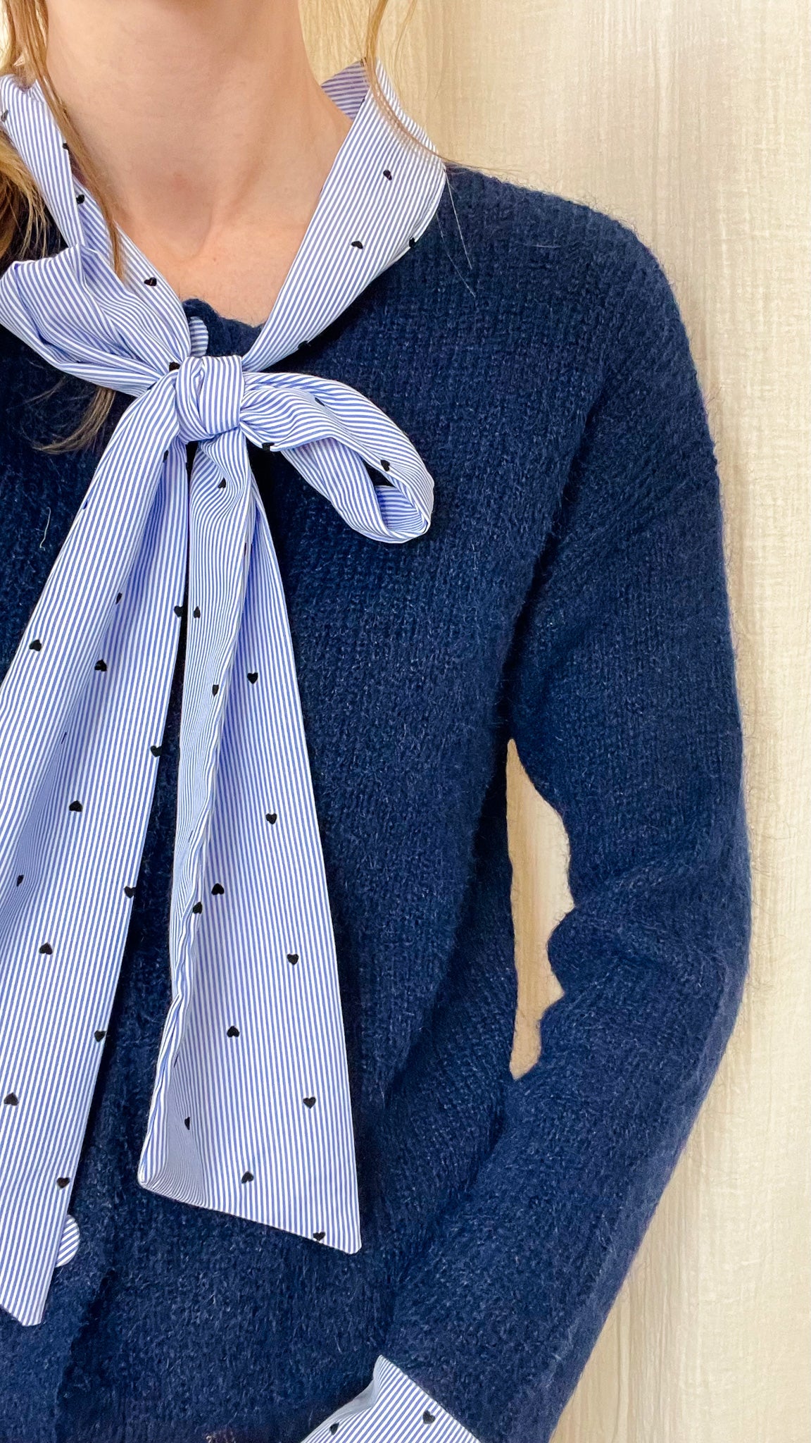 Pull Virginie – Pull bleu marine doux et élégant