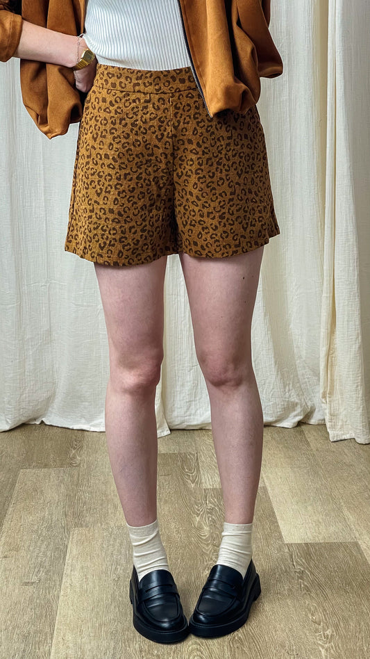 Short Léopard – Imprimé animal et coupe moderne