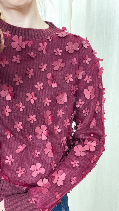 Pull Sarah – Pull texturé bordeaux à fleurs en relief