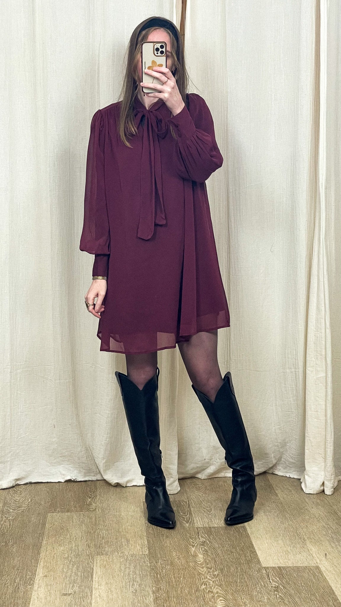 Robe Astride – Robe fluide à nœud col lavallière