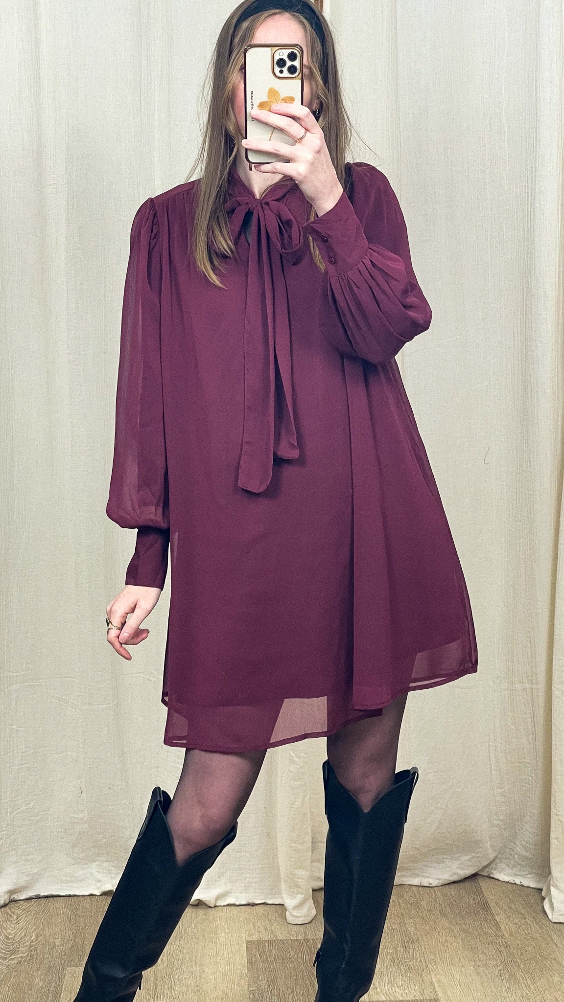 Robe Astride – Robe fluide à nœud col lavallière