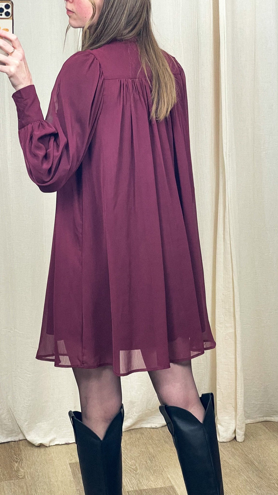 Robe Astride – Robe fluide à nœud col lavallière