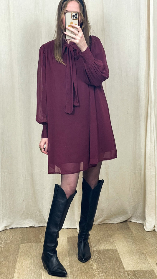 Robe Astride – Robe fluide à nœud col lavallière