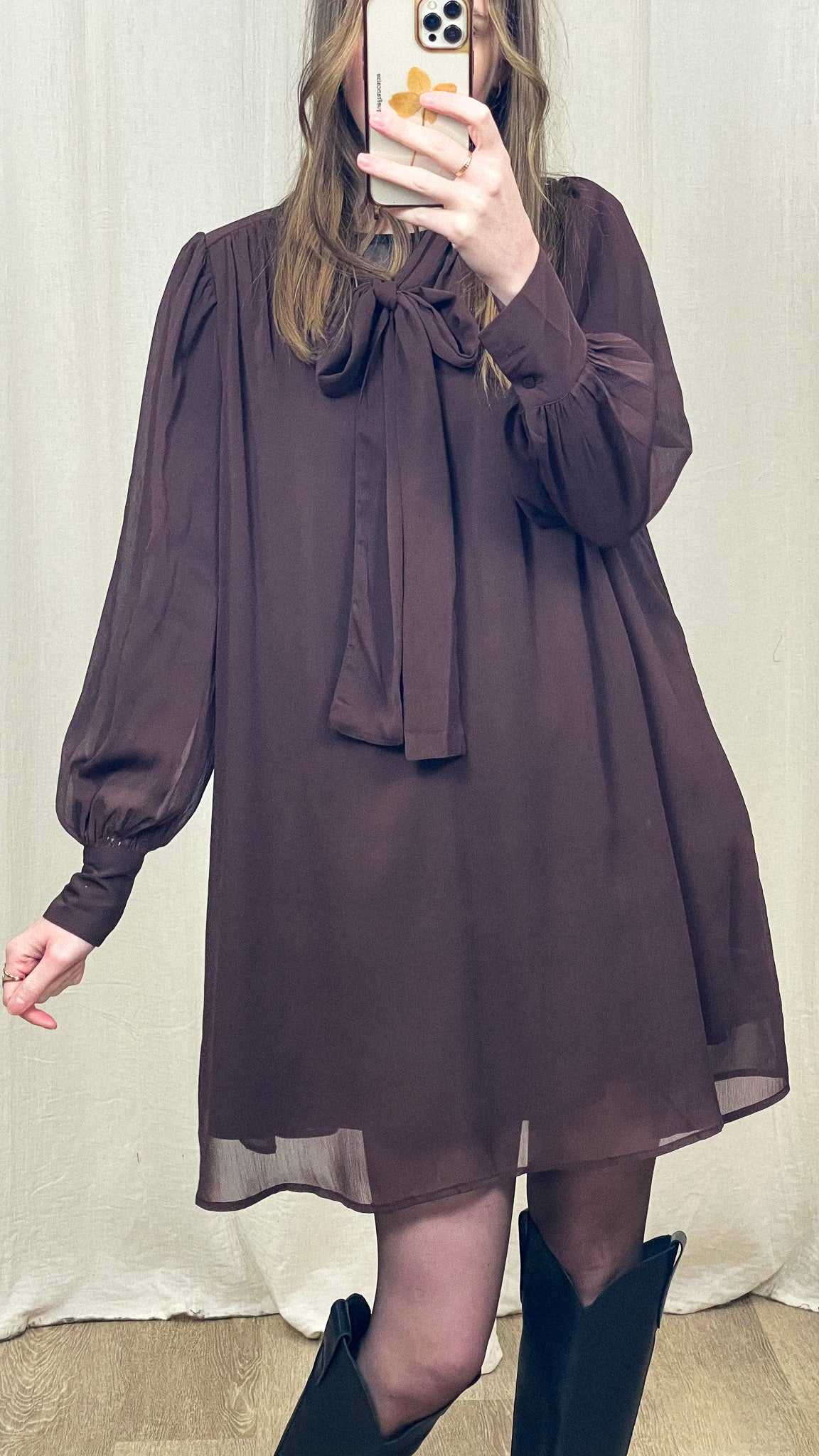 Robe Astride – Robe fluide à nœud col lavallière