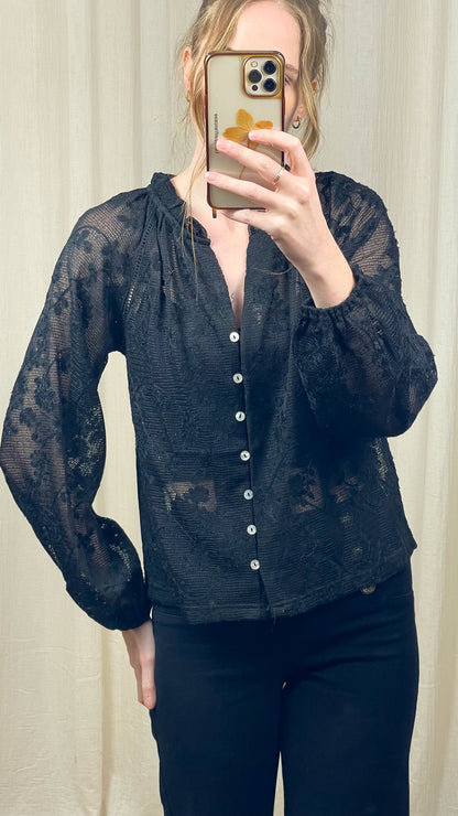 Blouse Ézia – Blouse noire brodée à boutons