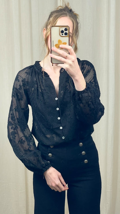 Blouse Ézia – Blouse noire brodée à boutons
