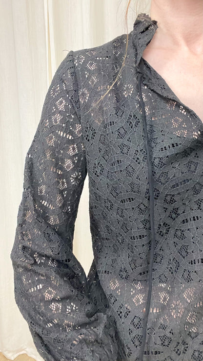 Blouse Liliana – Blouse noire en dentelle ajourée
