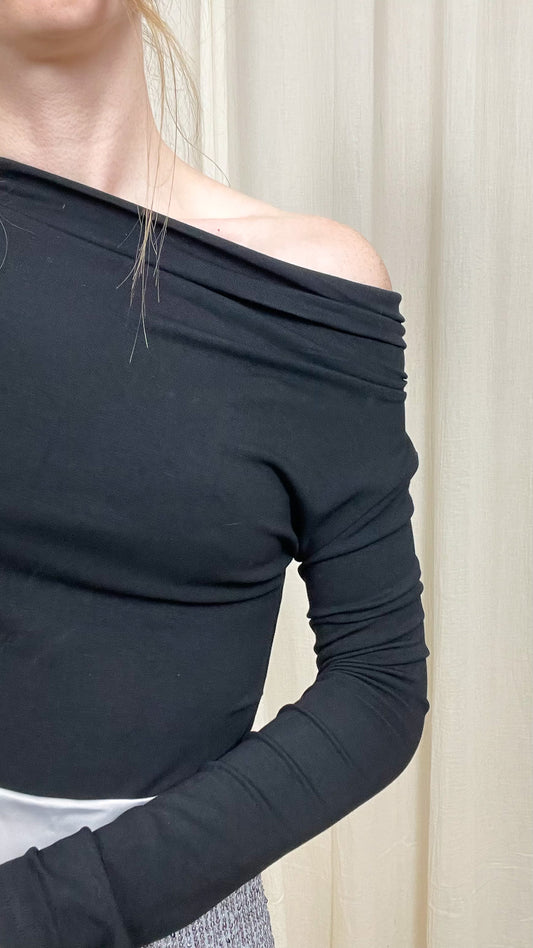 Top Abelle – Top noir épaules dénudées