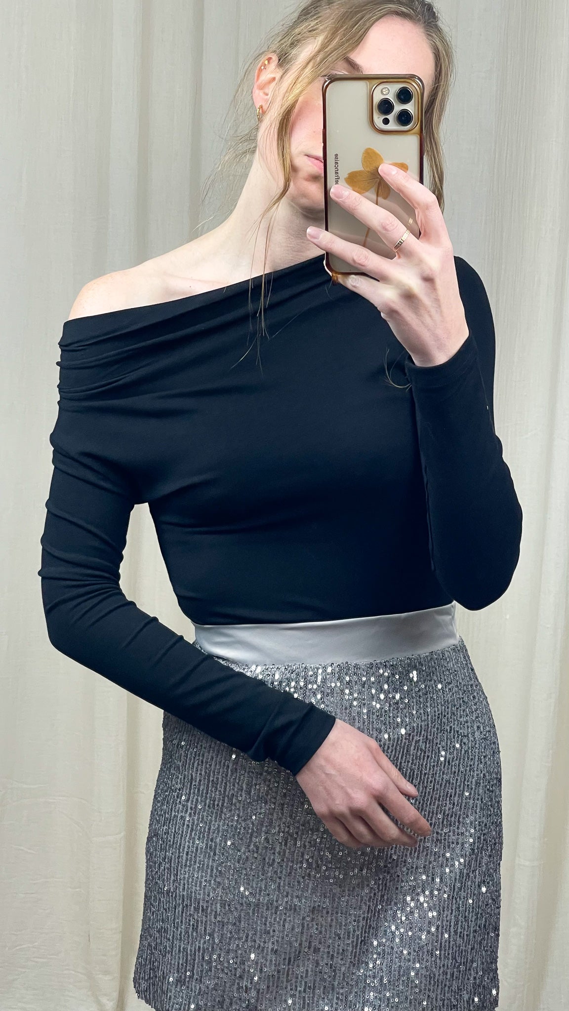 Top Abelle – Top noir épaules dénudées