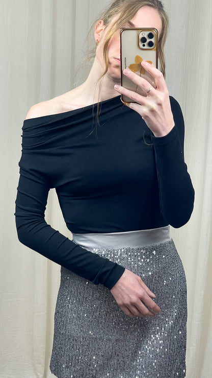 Top Abelle – Top noir épaules dénudées