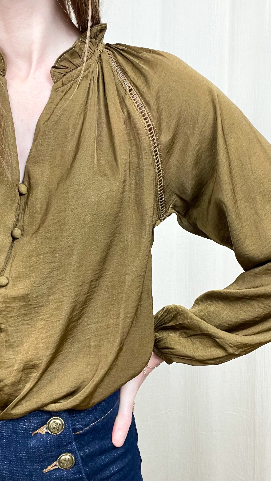 Blouse Aëla – Blouse fluide avec détails ajourés