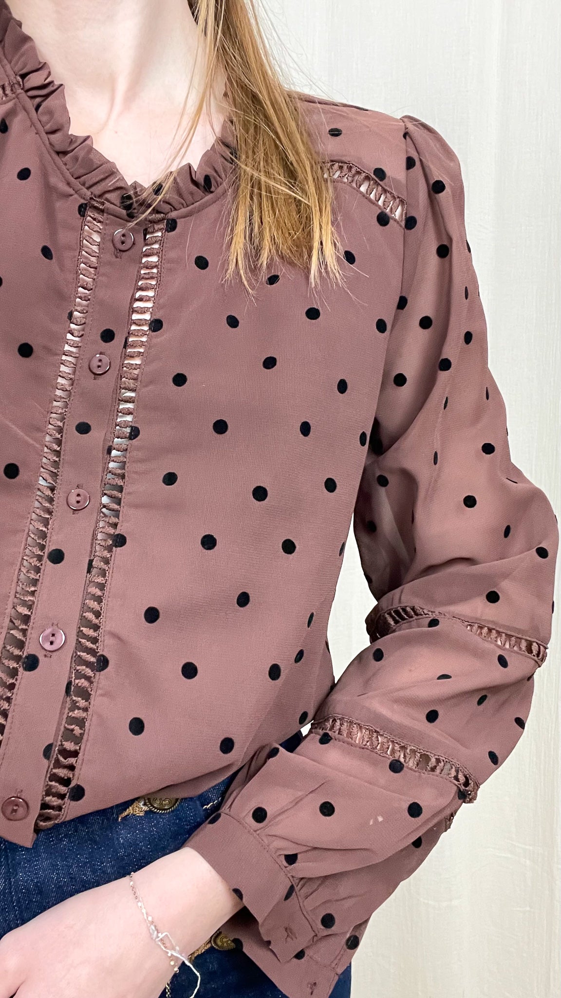 Blouse Déotille – Blouse à pois et détails plumetis