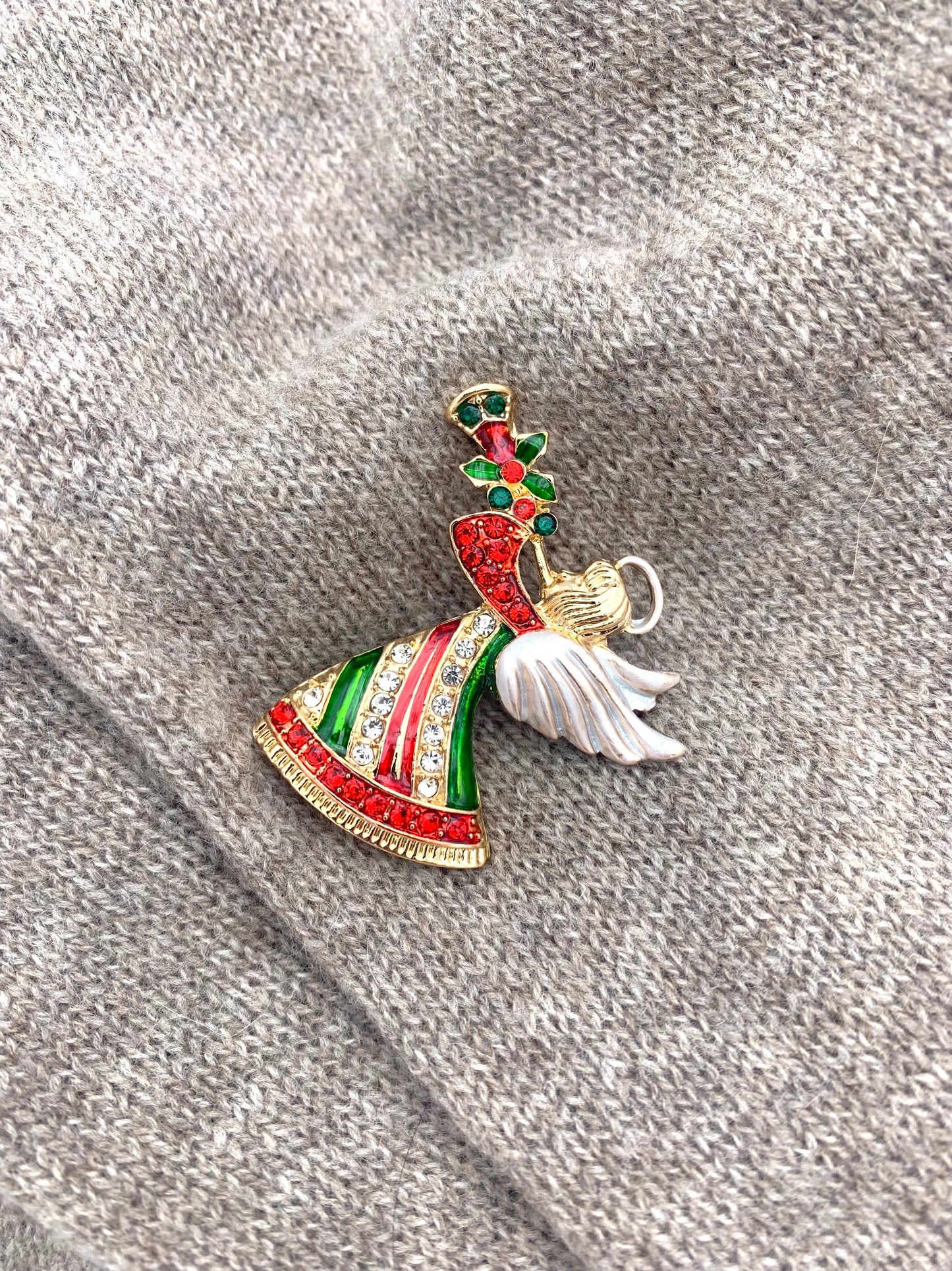 Broche Ange de Noël – Émail & strass