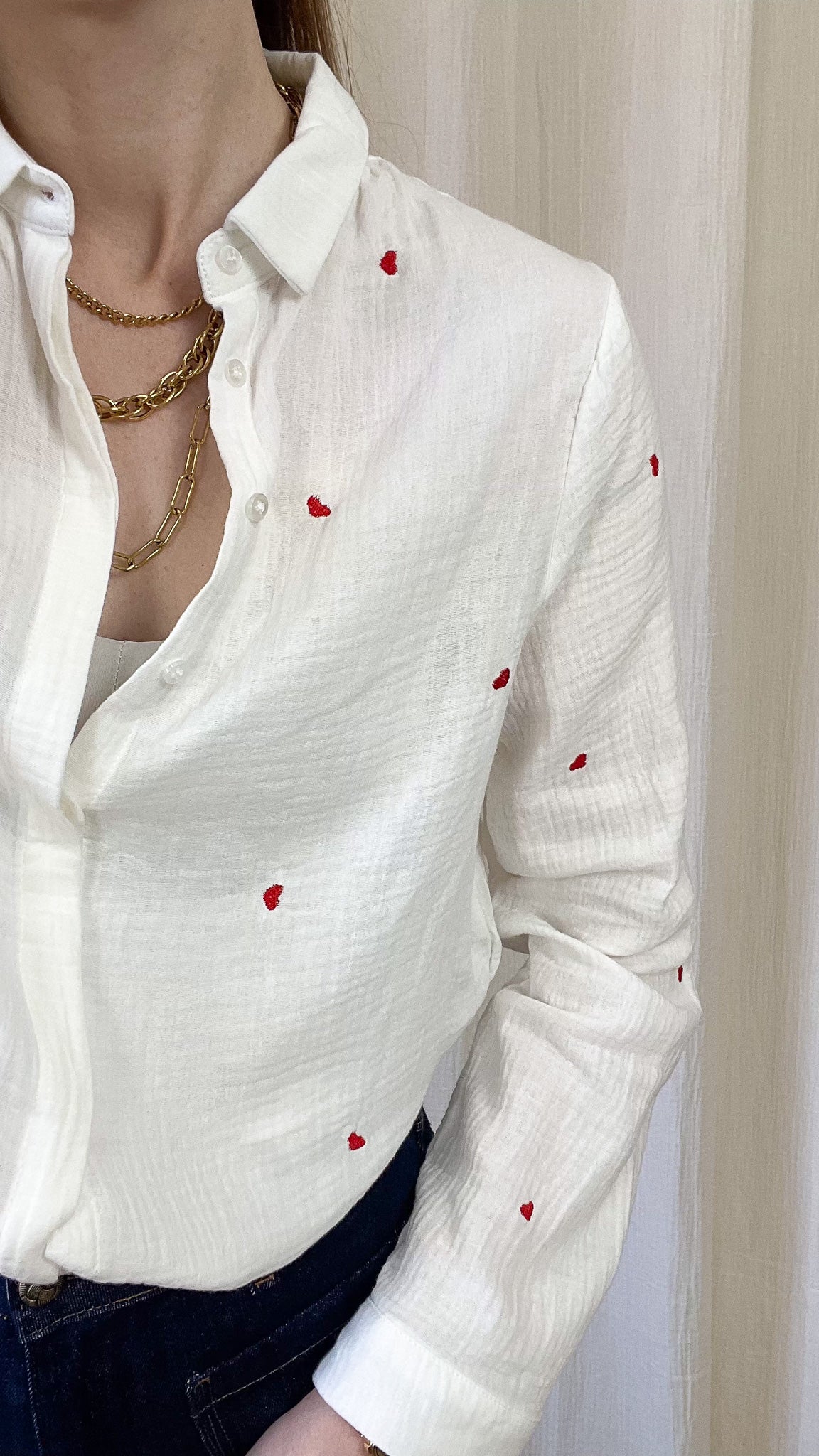 Chemise Garance - Chemise en gaze de coton avec coeurs rouges brodés