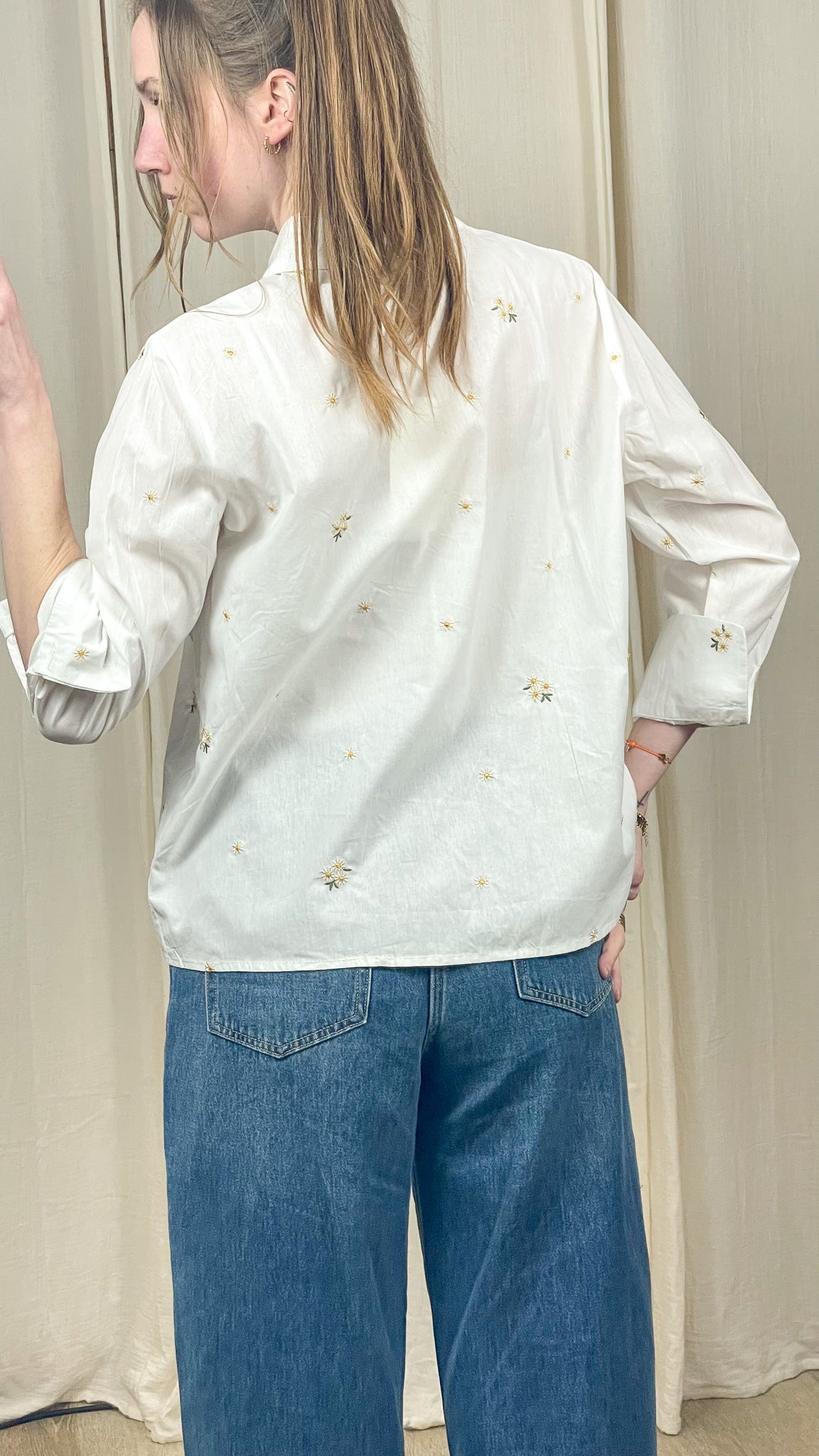 Chemise Fleurette - Chemise banche avec fleurs bordées
