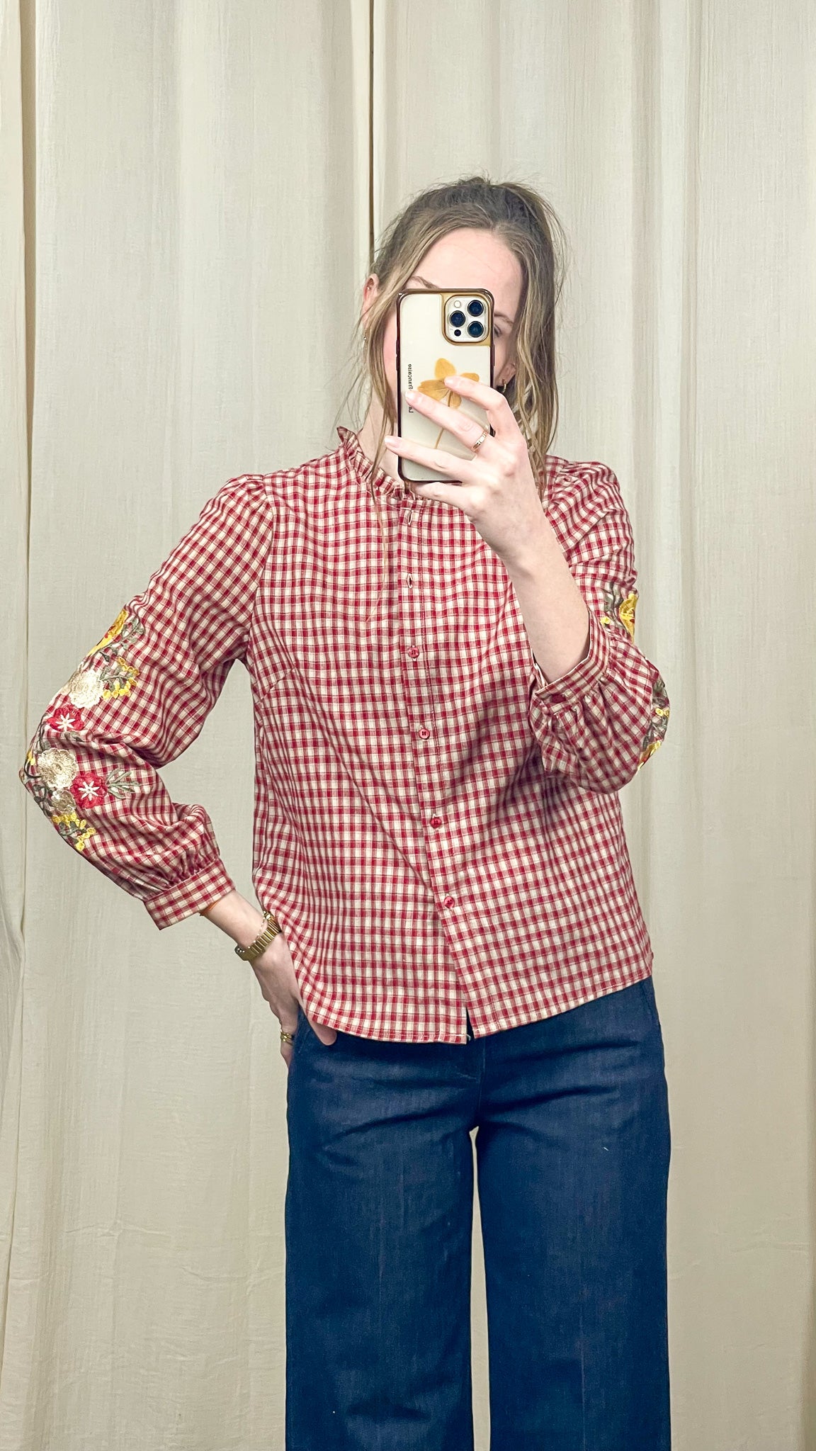 Blouse Capucine – Blouse à carreaux avec fleurs brodées