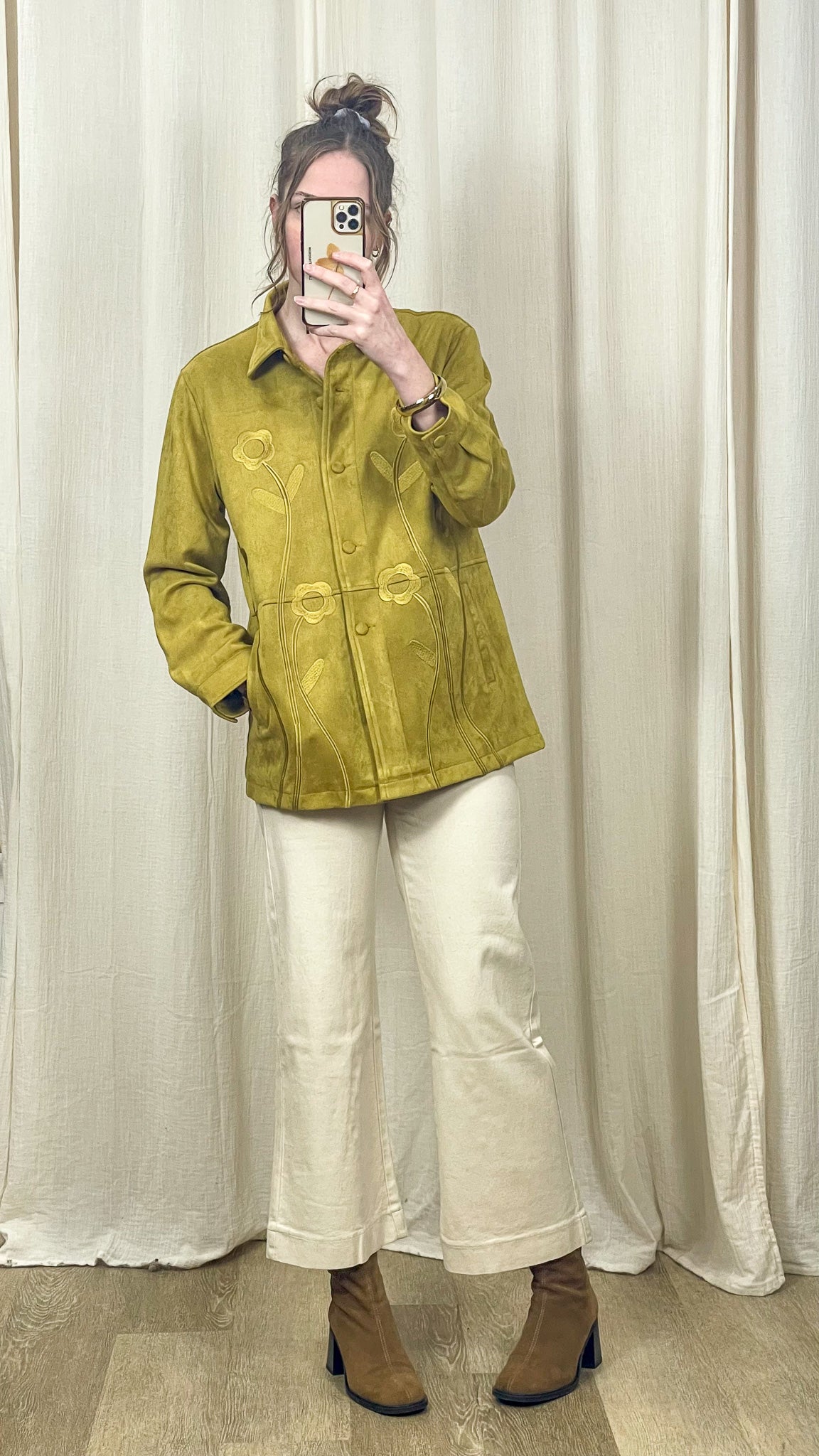 Veste Laurine – Veste suédine fleurie vert anis