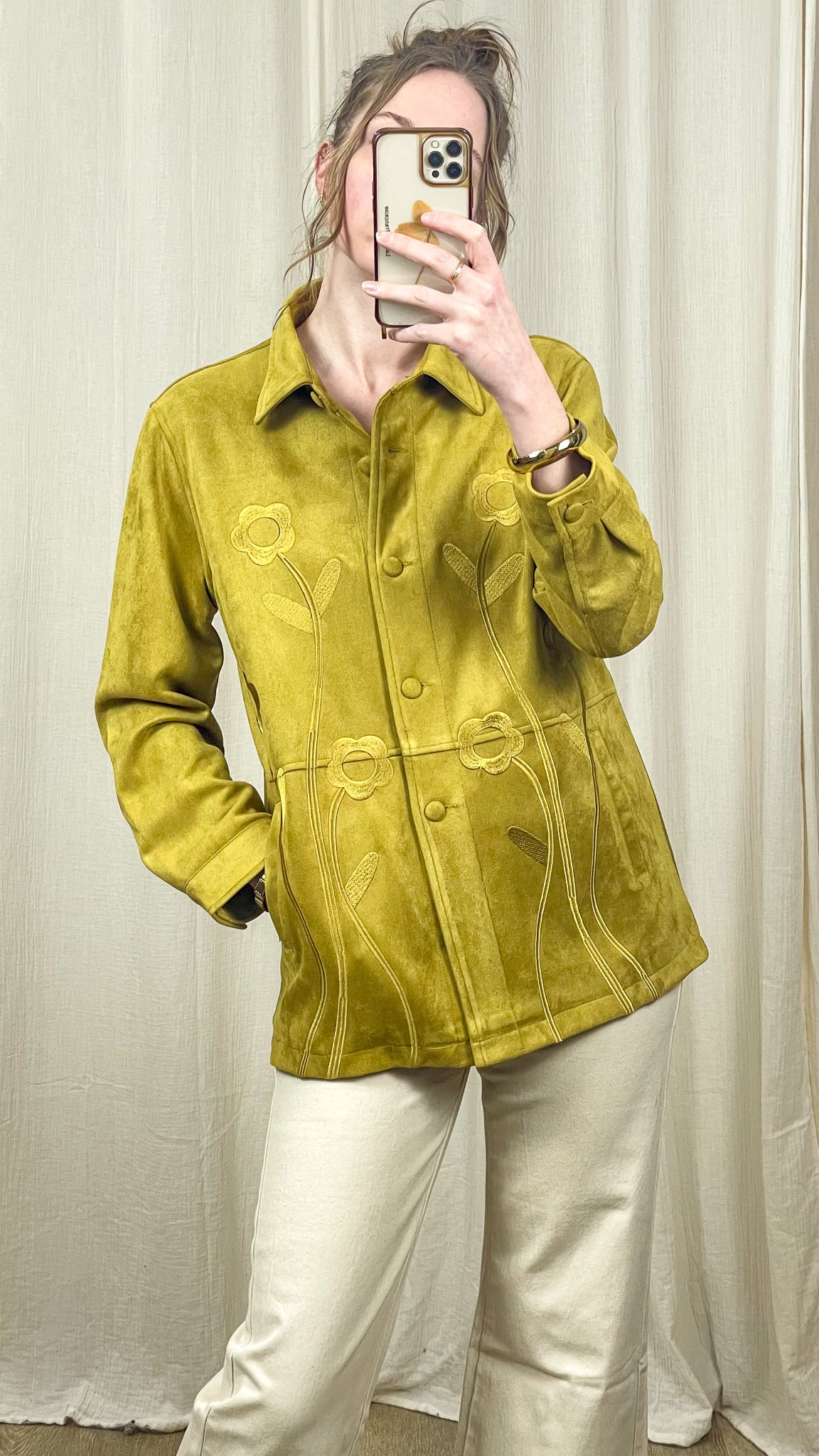 Veste Laurine – Veste suédine fleurie vert anis