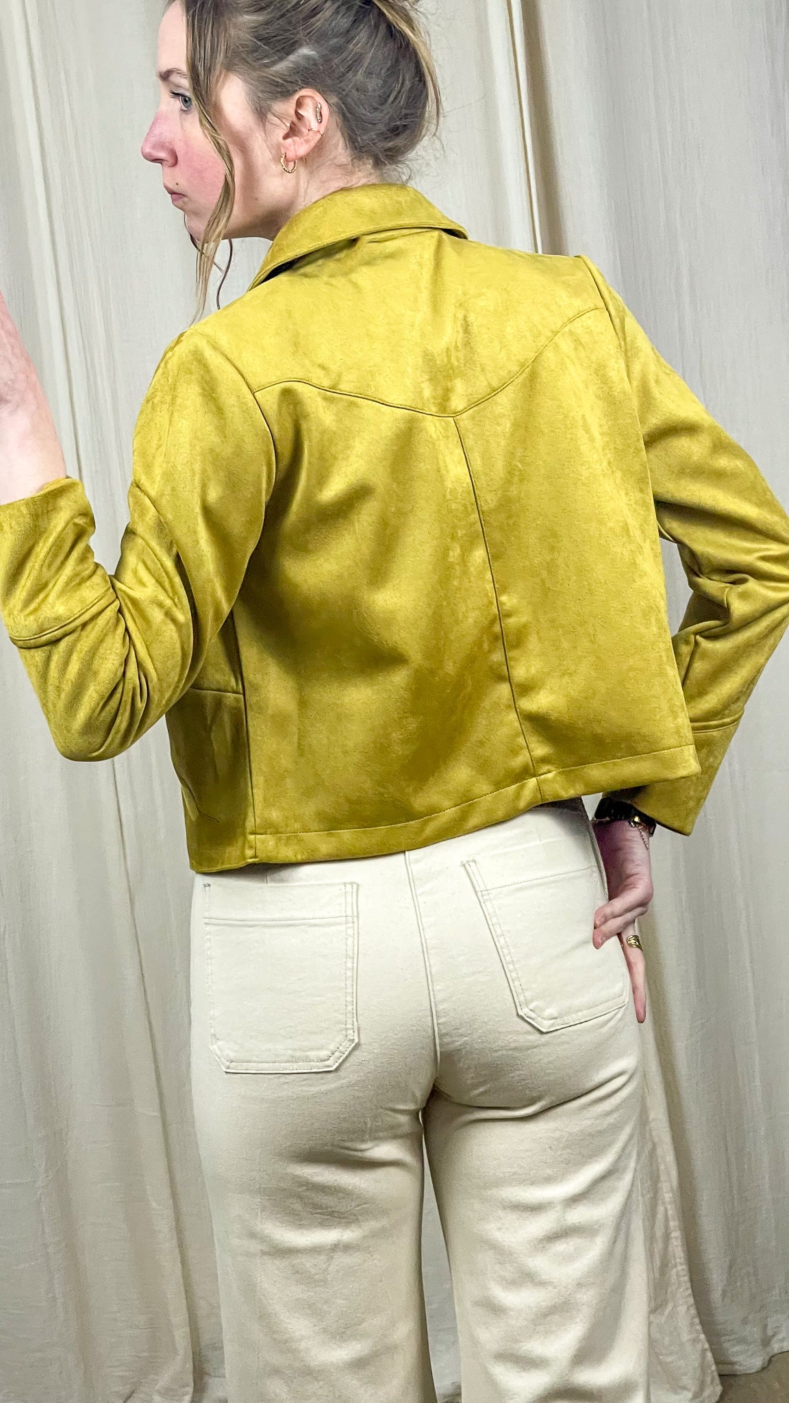 Veste Laurie – Veste courte suédine fleurie