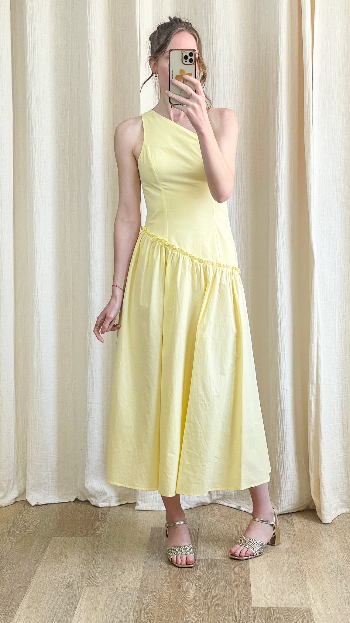 Robe Emma – Robe longue jaune asymétrique élégante