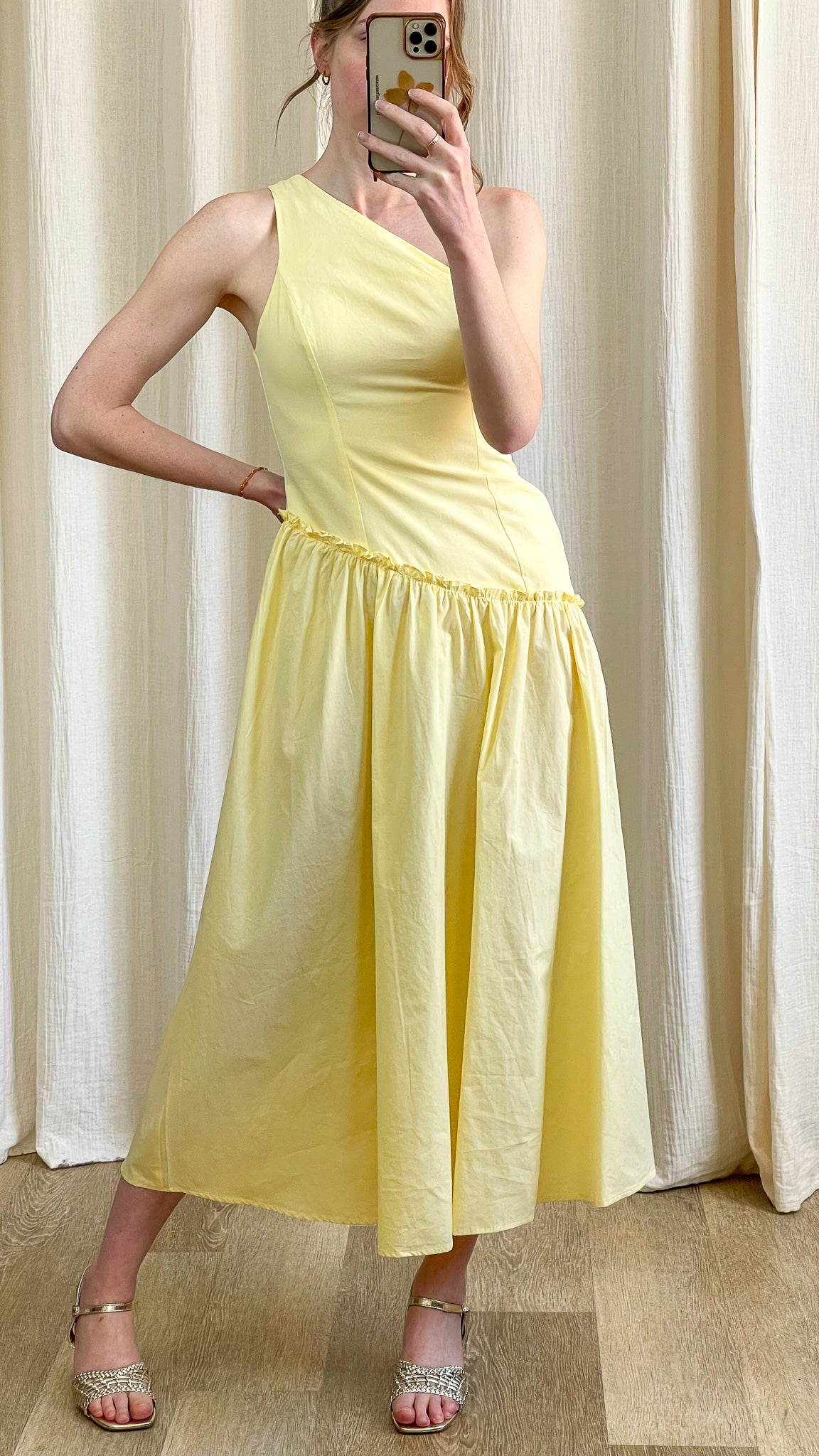 Robe Emma – Robe longue jaune asymétrique élégante