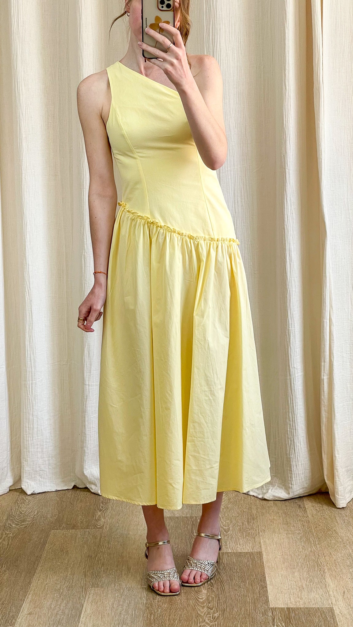 Robe Emma – Robe longue jaune asymétrique élégante