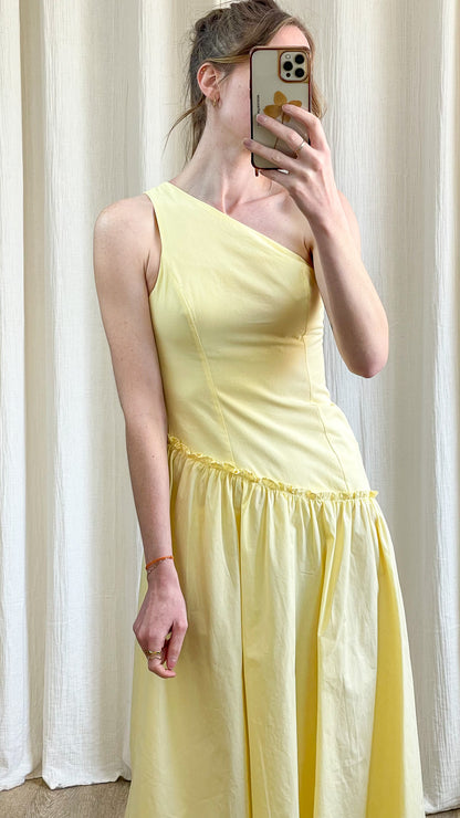 Robe Emma – Robe longue jaune asymétrique élégante