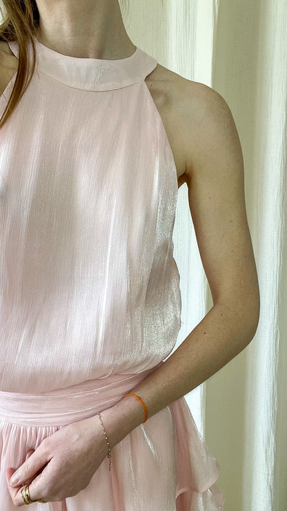 Robe Alicia – Robe courte rose poudré à volants élégante