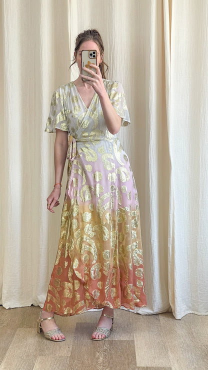 Robe Esmeralda – Robe longue portefeuille dégradé avec motifs dorés