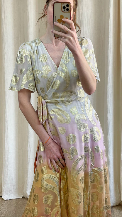 Robe Esmeralda – Robe longue portefeuille dégradé avec motifs dorés